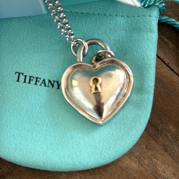 Tiffany sterling & 18kt heart padlock & key pendant necklace - Picture 3 of 7